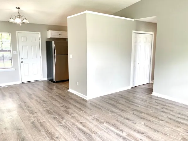 $1,295 | 208 State Line Road, Clarksville, TN 37042