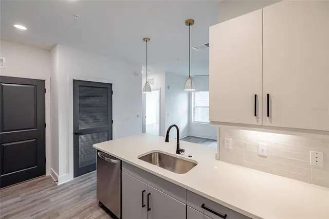 $1,675 | 1420 Lakefront Drive, Unit 4211, Sarasota, FL 34240