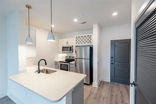 $1,675 | 1420 Lakefront Drive, Unit 4211, Sarasota, FL 34240