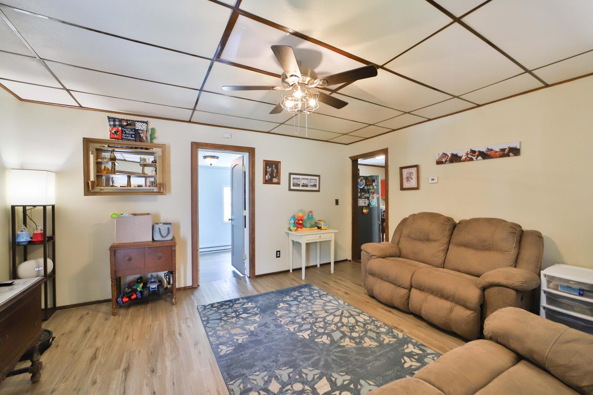 403 8th Street Northeast Staples, MN 56479 - Photo 9 of 41