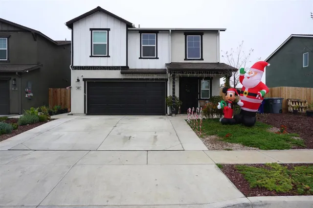a front view of house with yard
