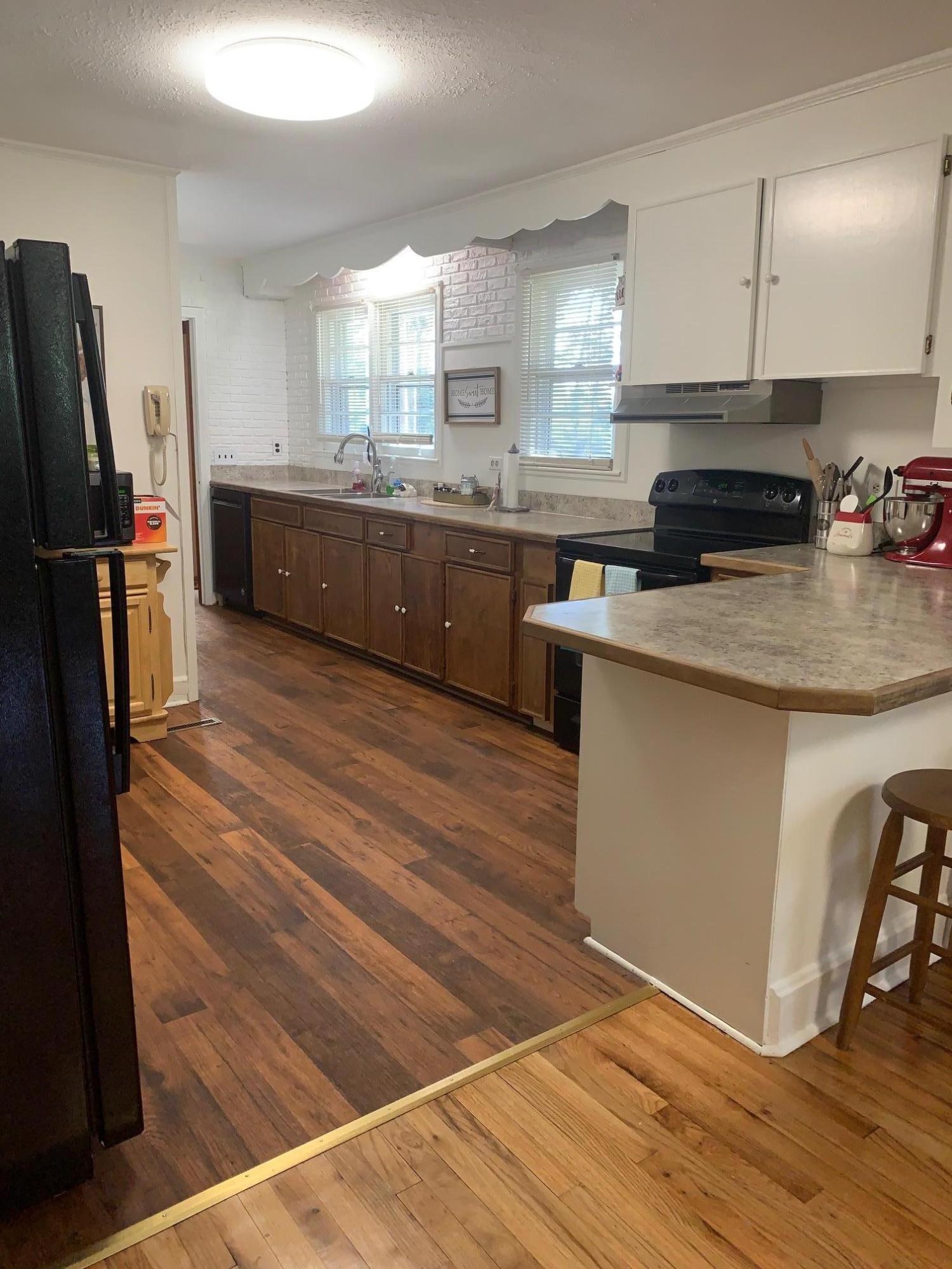 152 County Rd S-45-139 Kingstree, SC 29556 - Photo 3 of 17 Kitchen