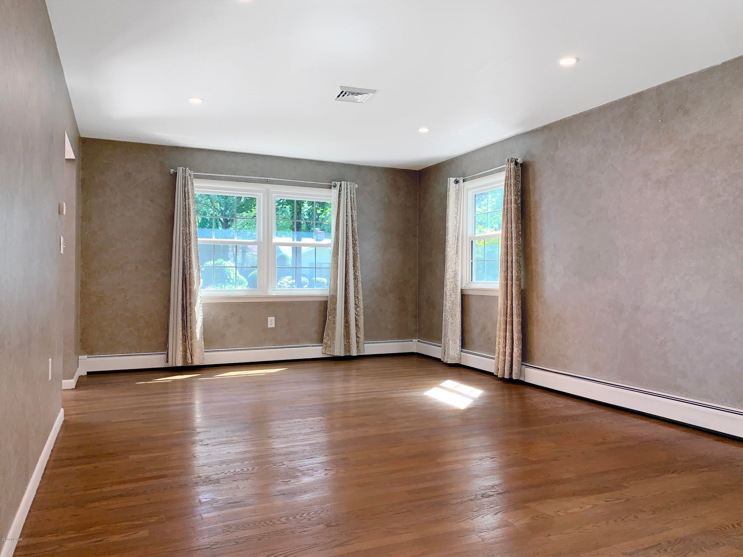 1165 St Davids Road Williamsport, PA 17701 - Photo 6 of 18 Living Room