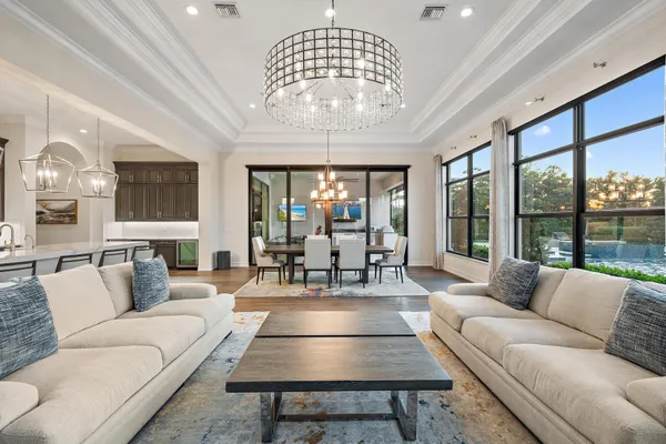 a large kitchen with kitchen island a large island in it