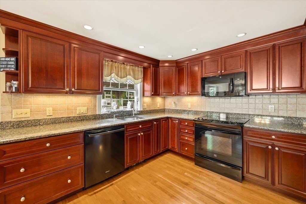 38 Lawndale Road Stoneham, MA 02180 - Photo 4 of 42 Gallery Image 4