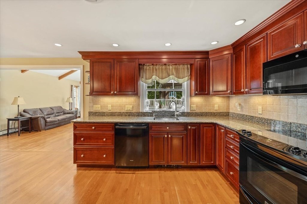 38 Lawndale Road Stoneham, MA 02180 - Photo 5 of 42 Gallery Image 5