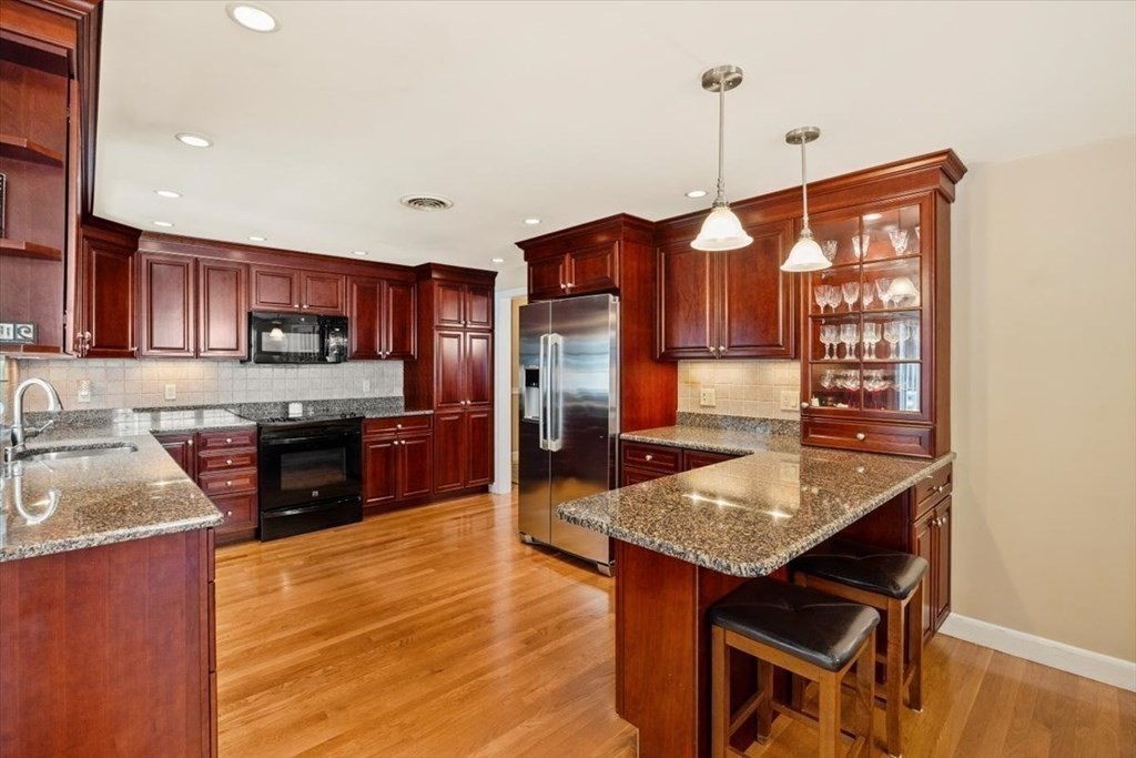 38 Lawndale Road Stoneham, MA 02180 - Photo 6 of 42 Gallery Image 6