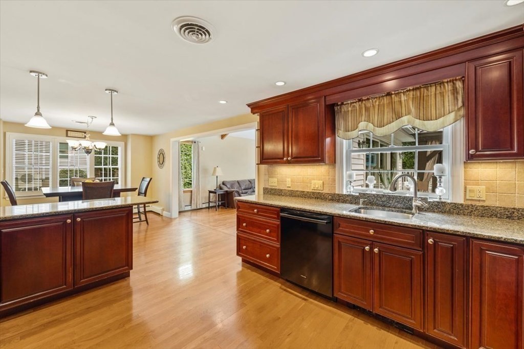 38 Lawndale Road Stoneham, MA 02180 - Photo 8 of 42 Gallery Image 8