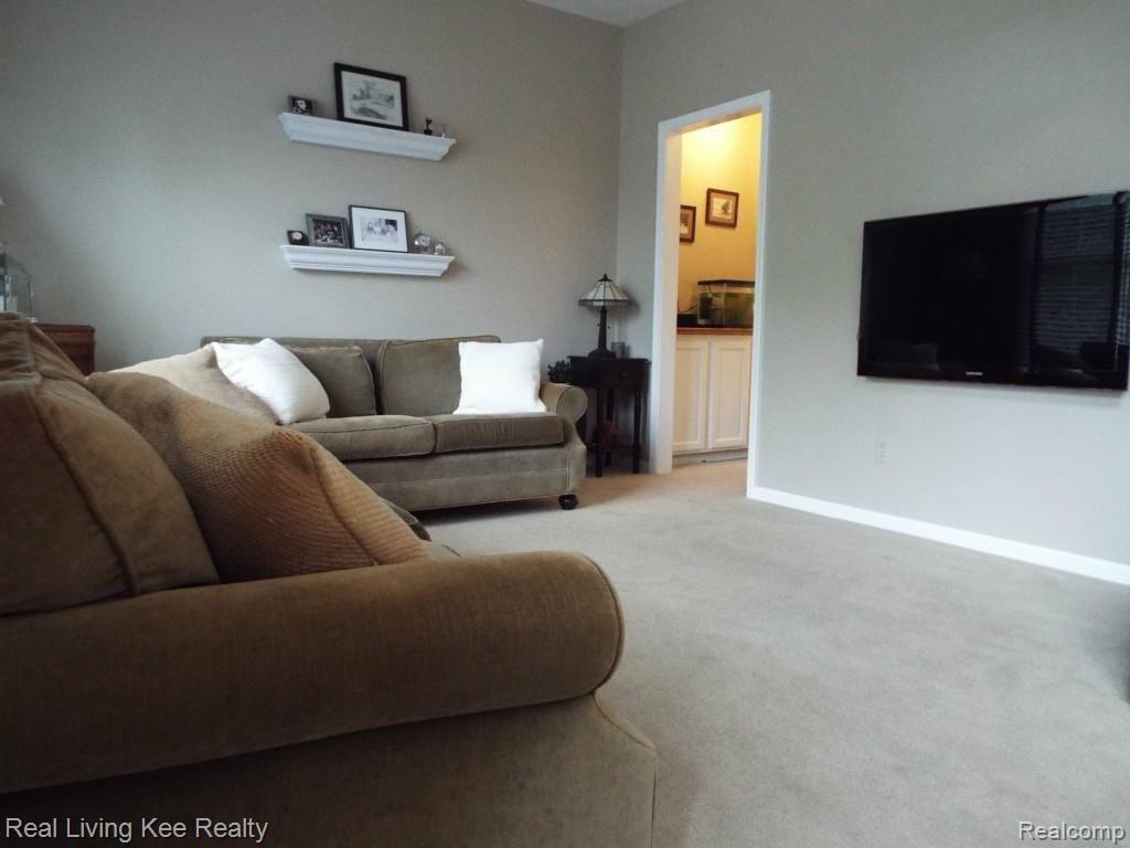 3379 Roseglade Rochester, MI 48306 - Photo 13 of 68 DSCF3802.jpg