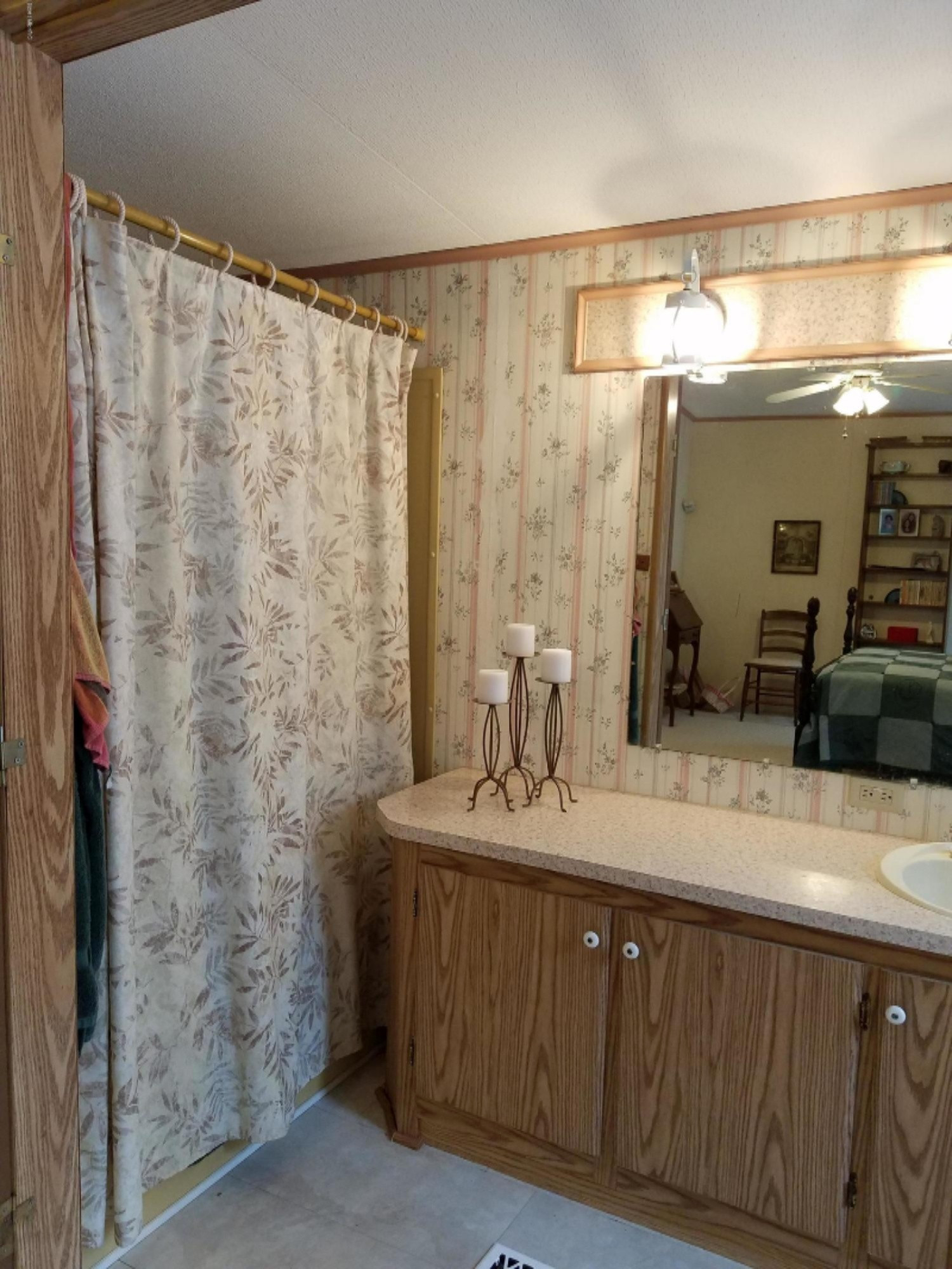 8500 Lammers Road Delton, MI 49046 - Photo 21 of 47 master bathroom