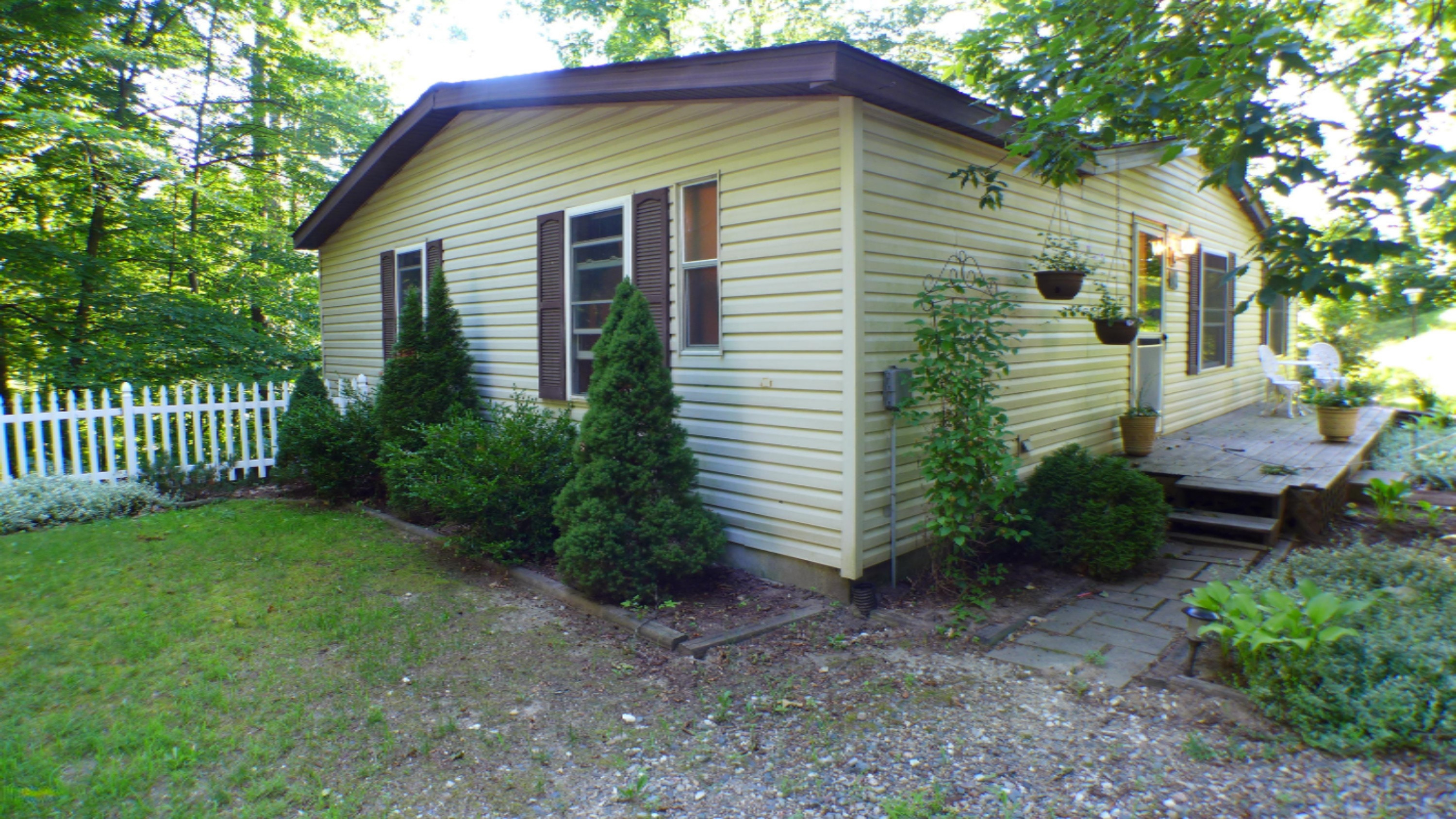 8500 Lammers Road Delton, MI 49046 - Photo 3 of 47 Exterior 8500 S Lammers 003