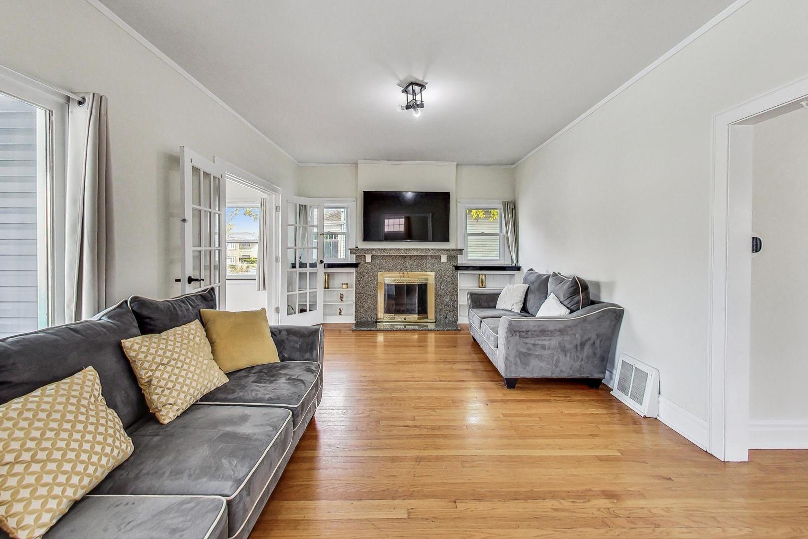 59 East Quincy Street Riverside, IL 60546 - Photo 8 of 45