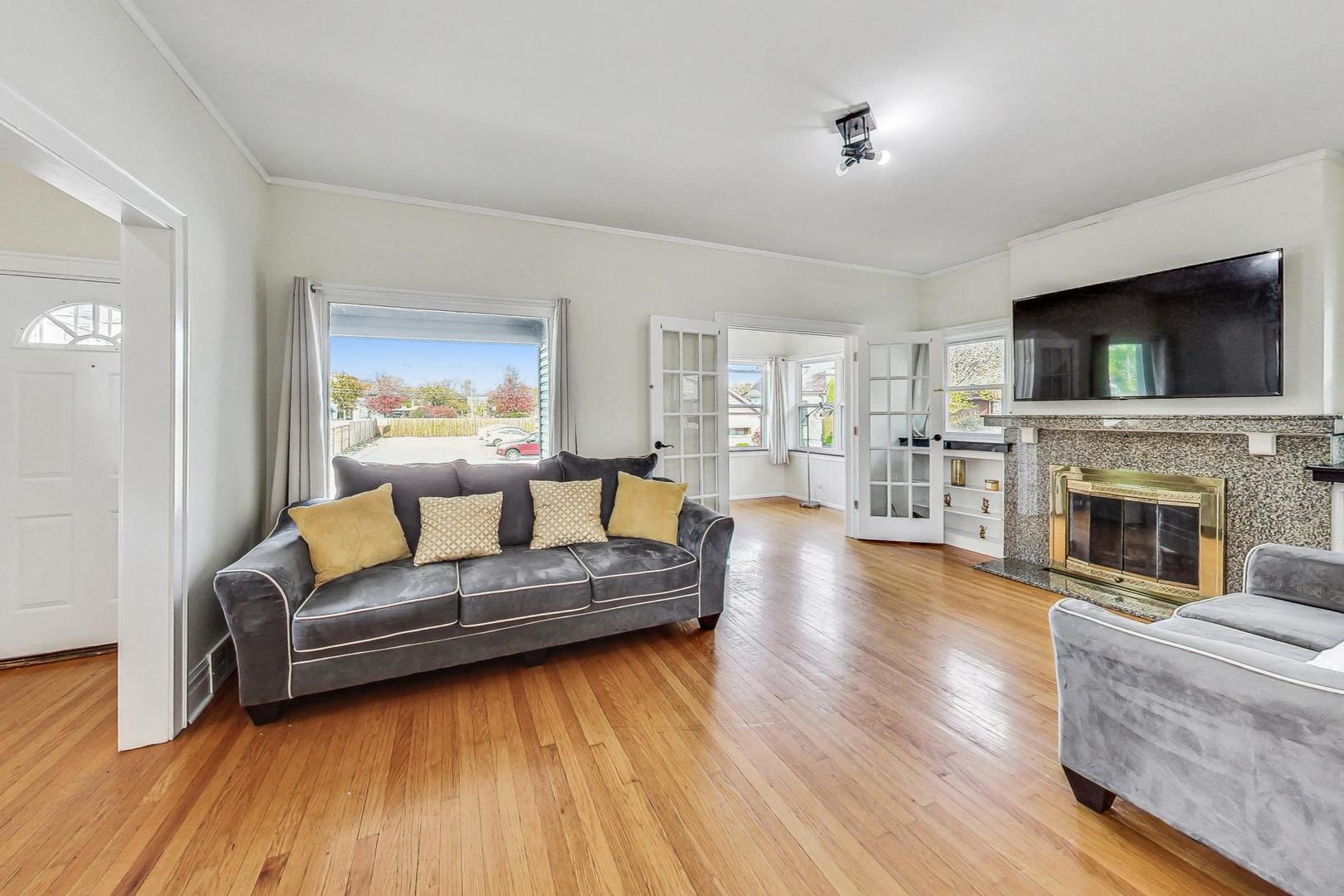 59 East Quincy Street Riverside, IL 60546 - Photo 9 of 45