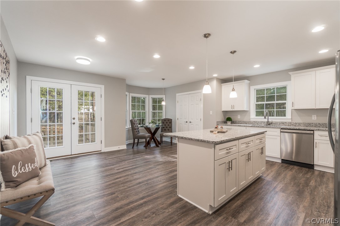 706 Hampton Road Petersburg, VA 23805 - Photo 5 of 26 HUGE & OPEN KITCHEN
