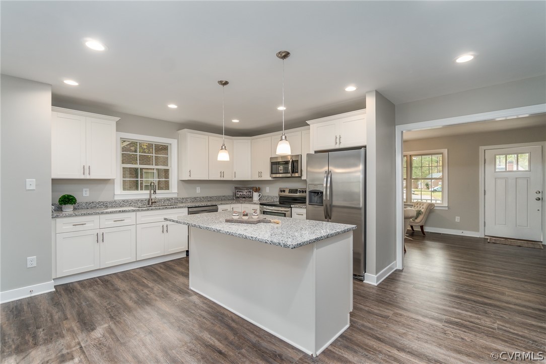 706 Hampton Road Petersburg, VA 23805 - Photo 6 of 26 ISLAND with BREAKFAST BAR
