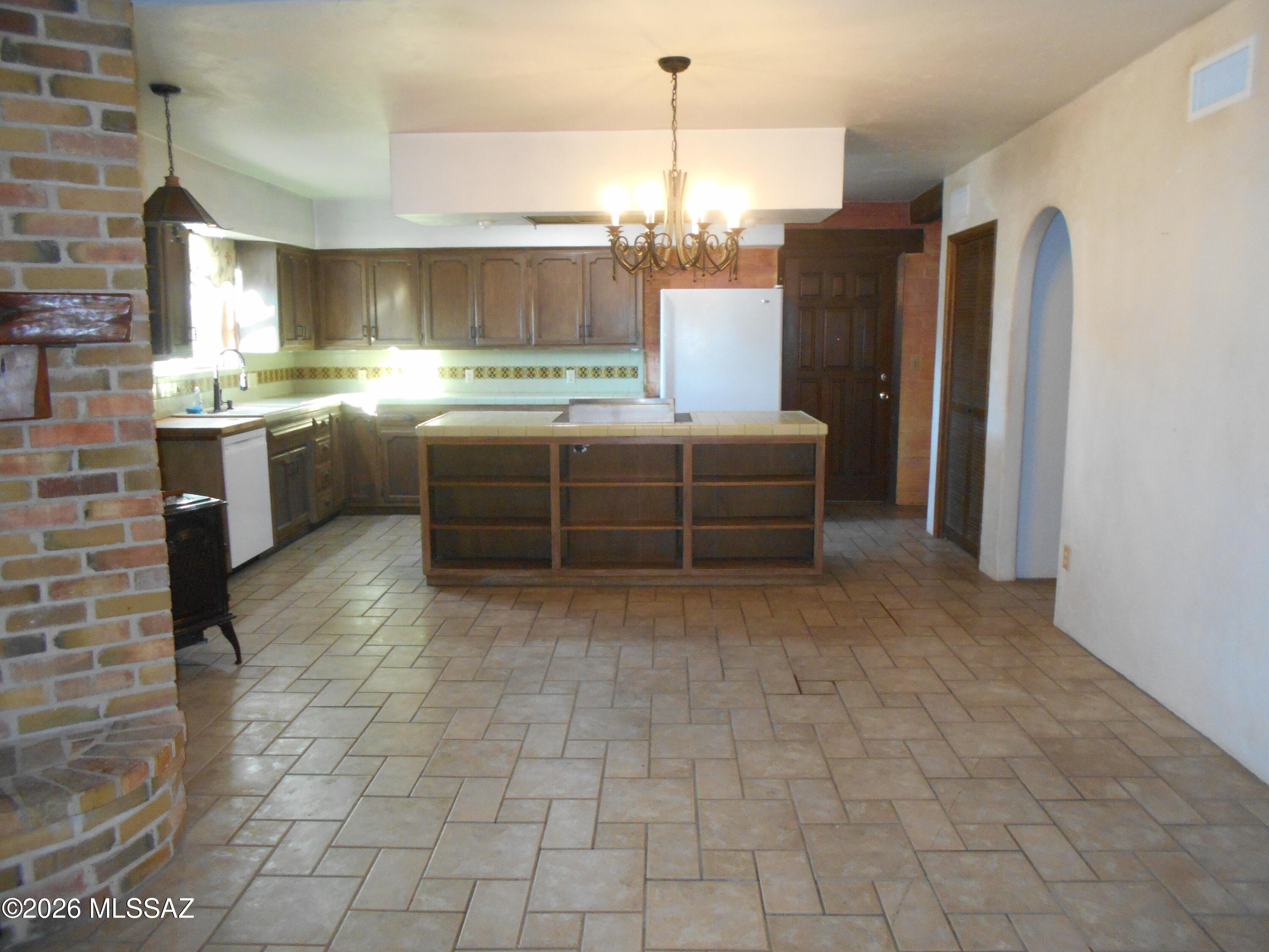 2223 North Ocotillo Road Benson, AZ 85602 - Photo 14 of 50 Large Kitchen