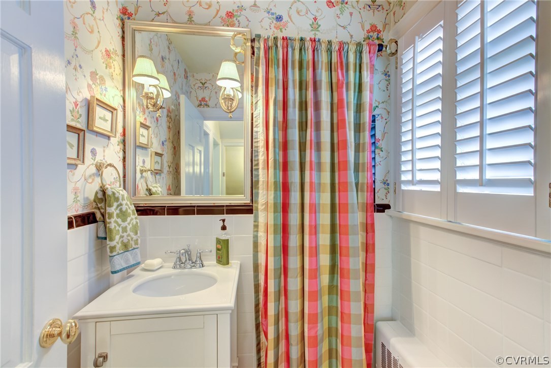 7716 Brookside Road Richmond, VA 23229 - Photo 15 of 27 First-floor full bath with tiled shower, vanity wi