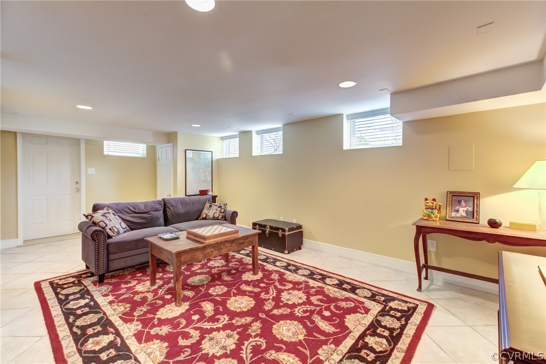 7716 Brookside Road Richmond, VA 23229 - Photo 21 of 27 Family room with recessed lighting, 2-inch window