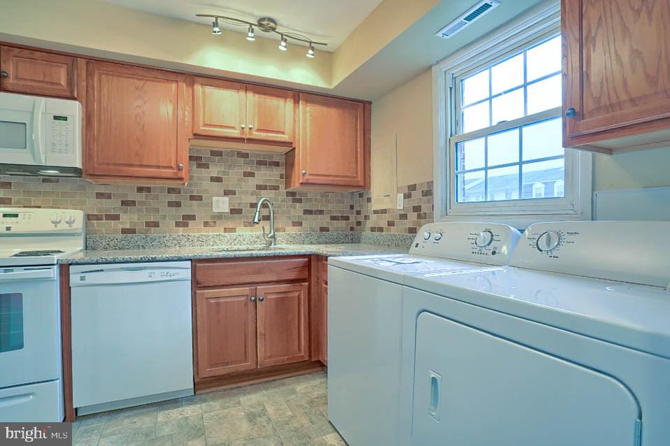 1724 Devers Road York, PA 17404 - Photo 3 of 32