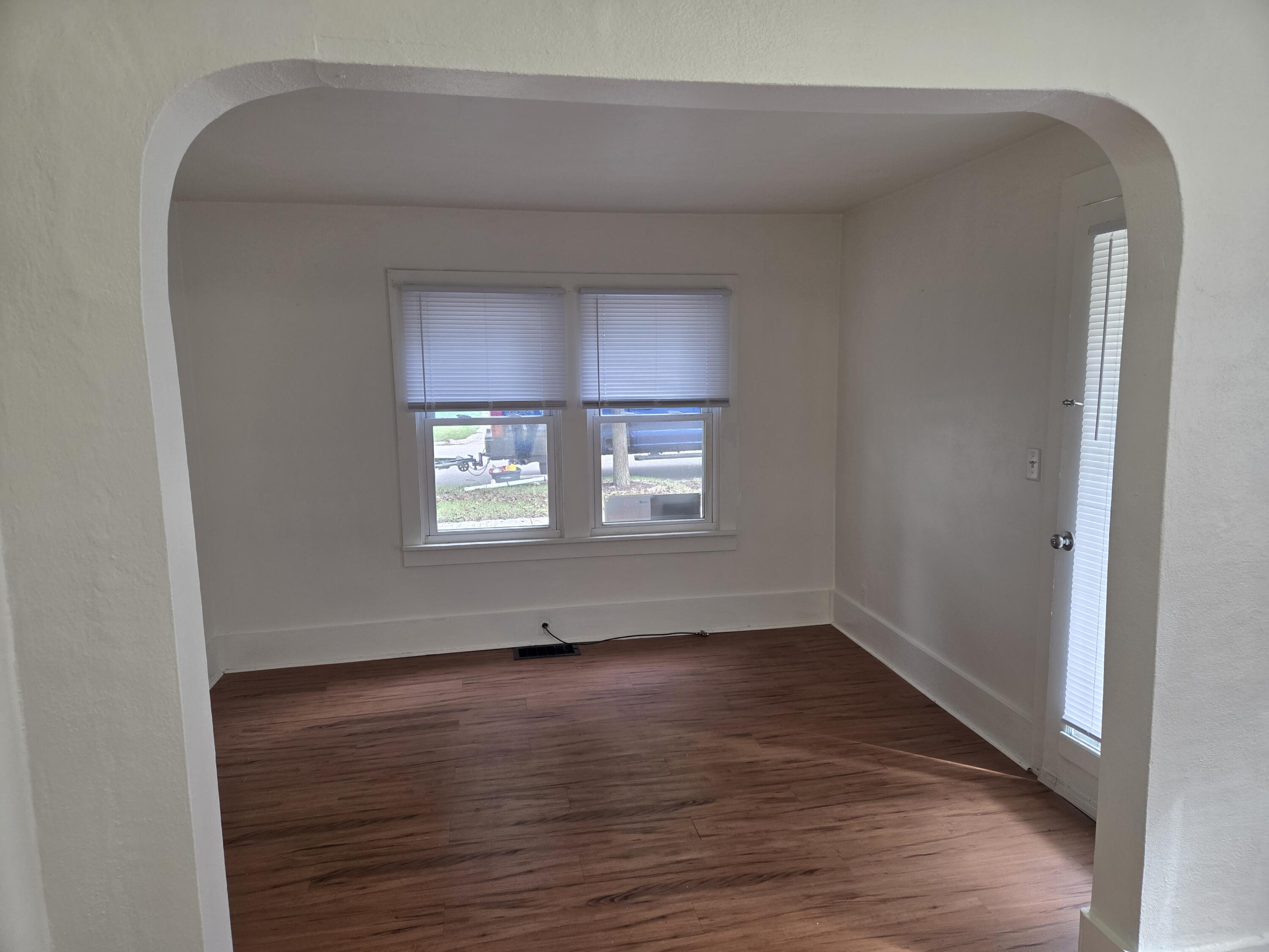 1122 Cleveland Street Beloit, WI 53511 - Photo 17 of 23 Living room