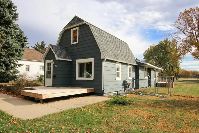 $219,900 | 533 Huron Street Southeast, Hutchinson, MN 55350