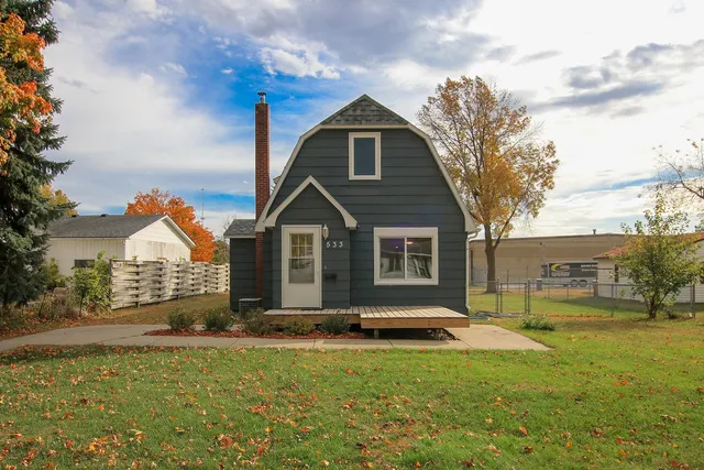 $219,900 | 533 Huron Street Southeast, Hutchinson, MN 55350