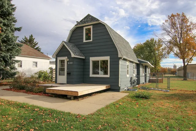 $219,900 | 533 Huron Street Southeast, Hutchinson, MN 55350