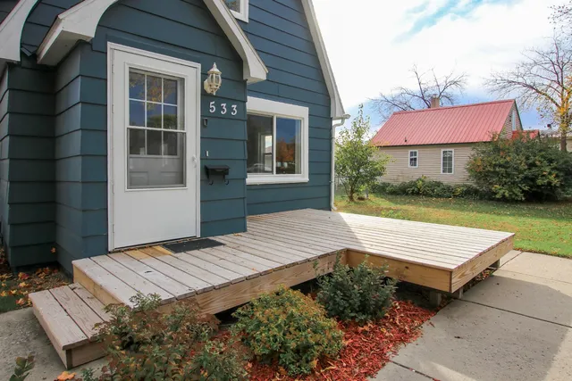 $219,900 | 533 Huron Street Southeast, Hutchinson, MN 55350