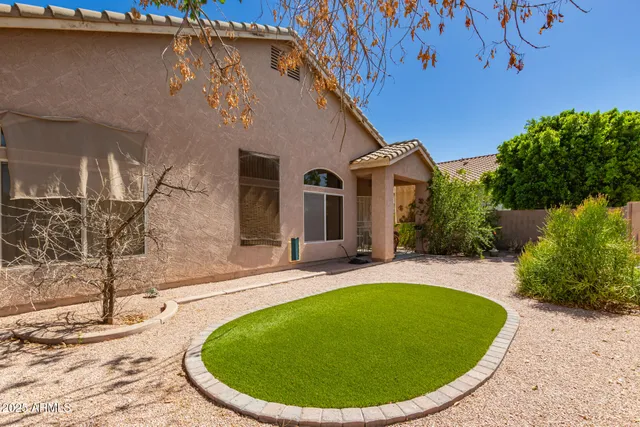 a view of a house with a backyard