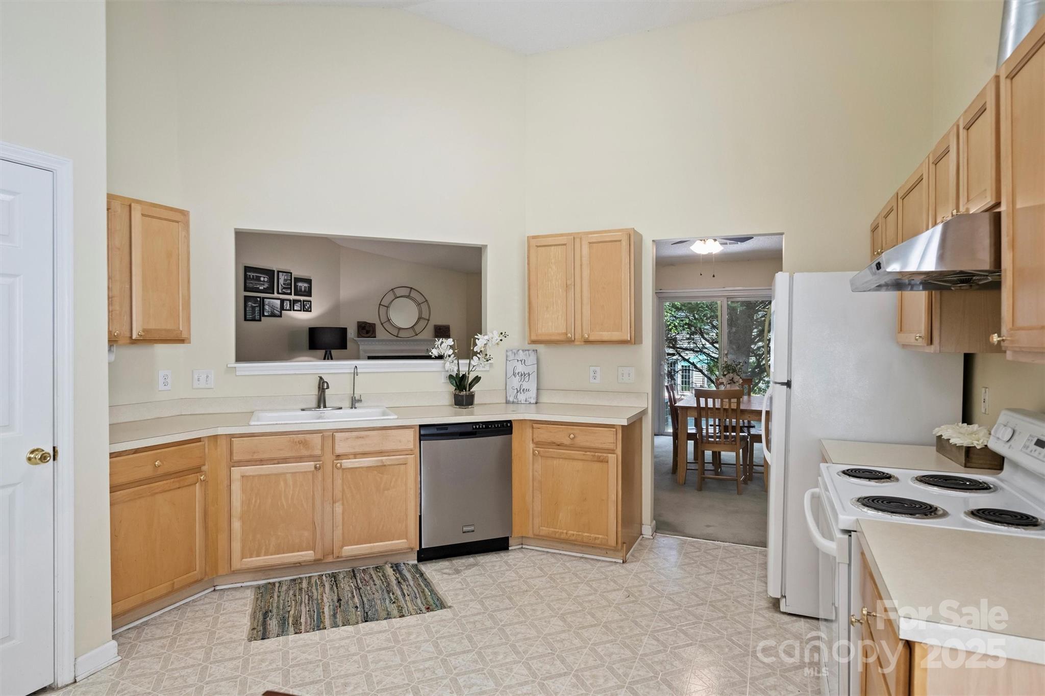 8612 Cedardale Ridge Court Charlotte, NC 28269 - Photo 5 of 31