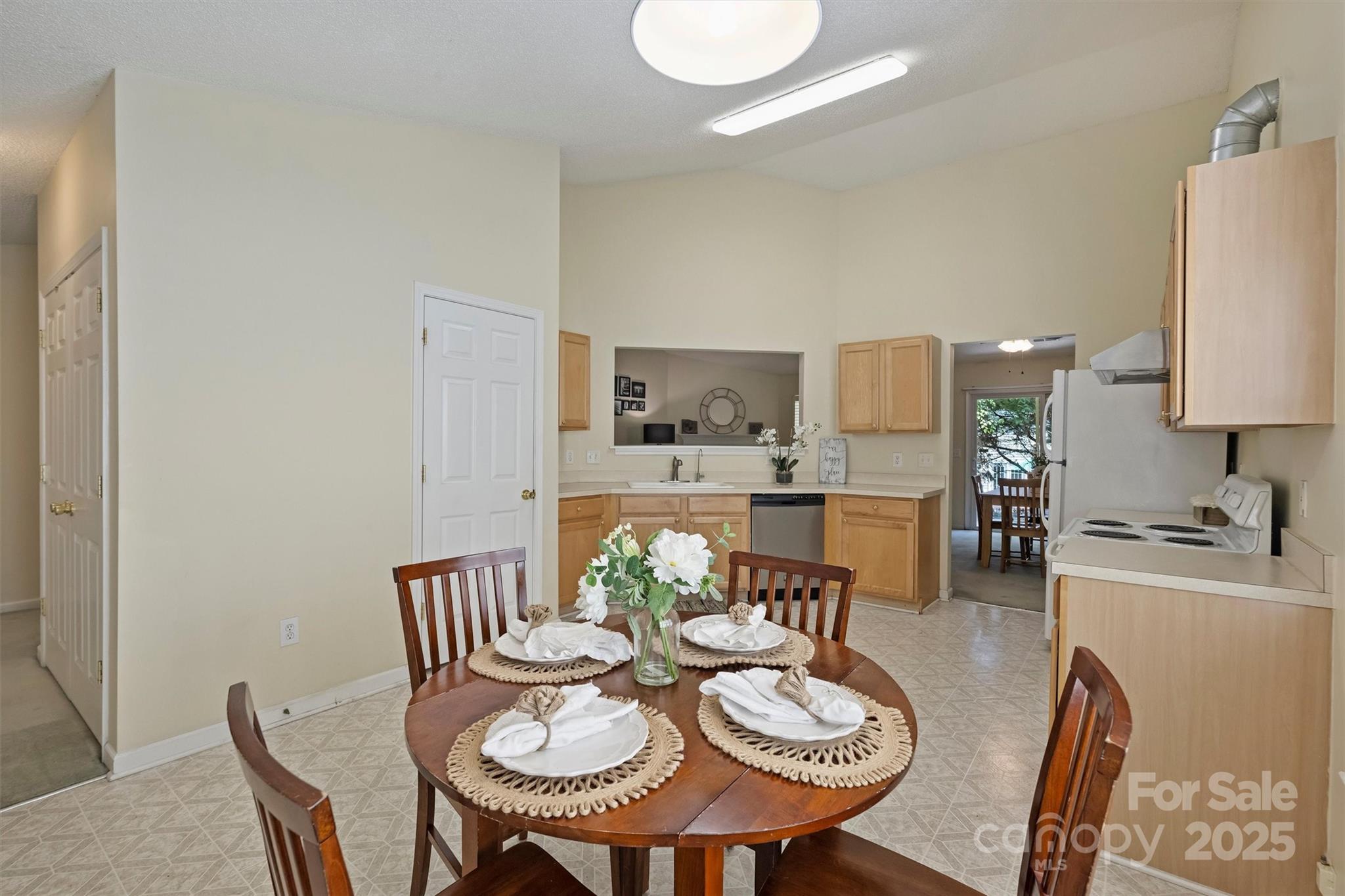 8612 Cedardale Ridge Court Charlotte, NC 28269 - Photo 8 of 31