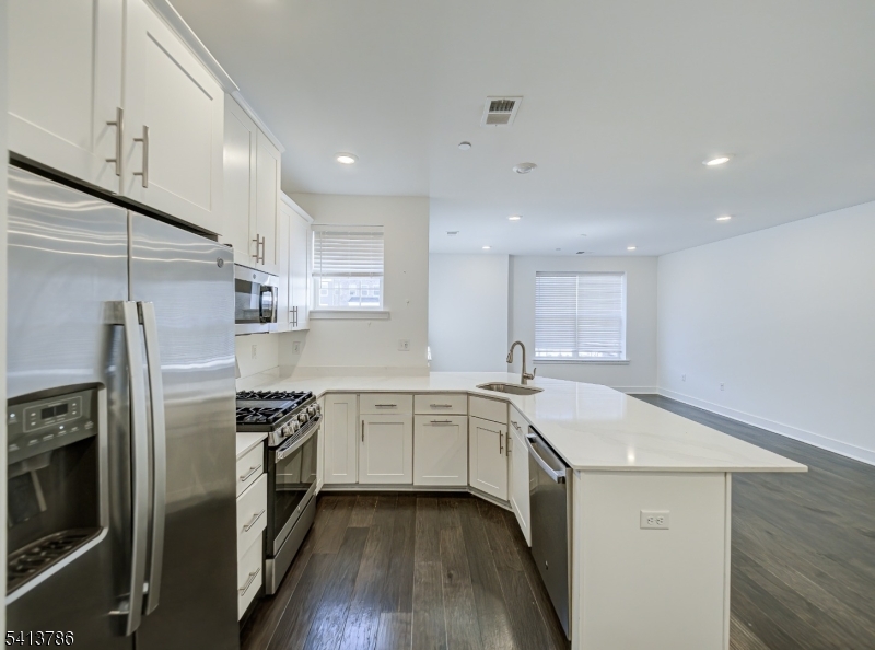 67 Veterans Way Morris Plains, NJ 07950 - Photo 11 of 33