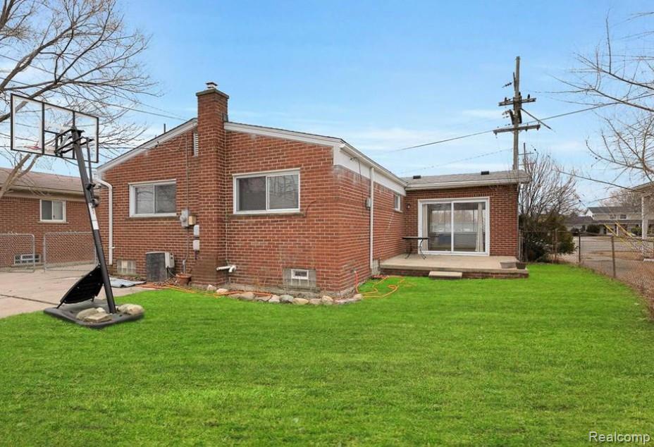 27002 Ford Road Dearborn Heights, MI 48127 - Photo 3 of 4