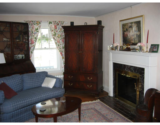 39 Mayo Avenue Needham, MA 02492 - Photo 3 of 9 Gallery Image 3