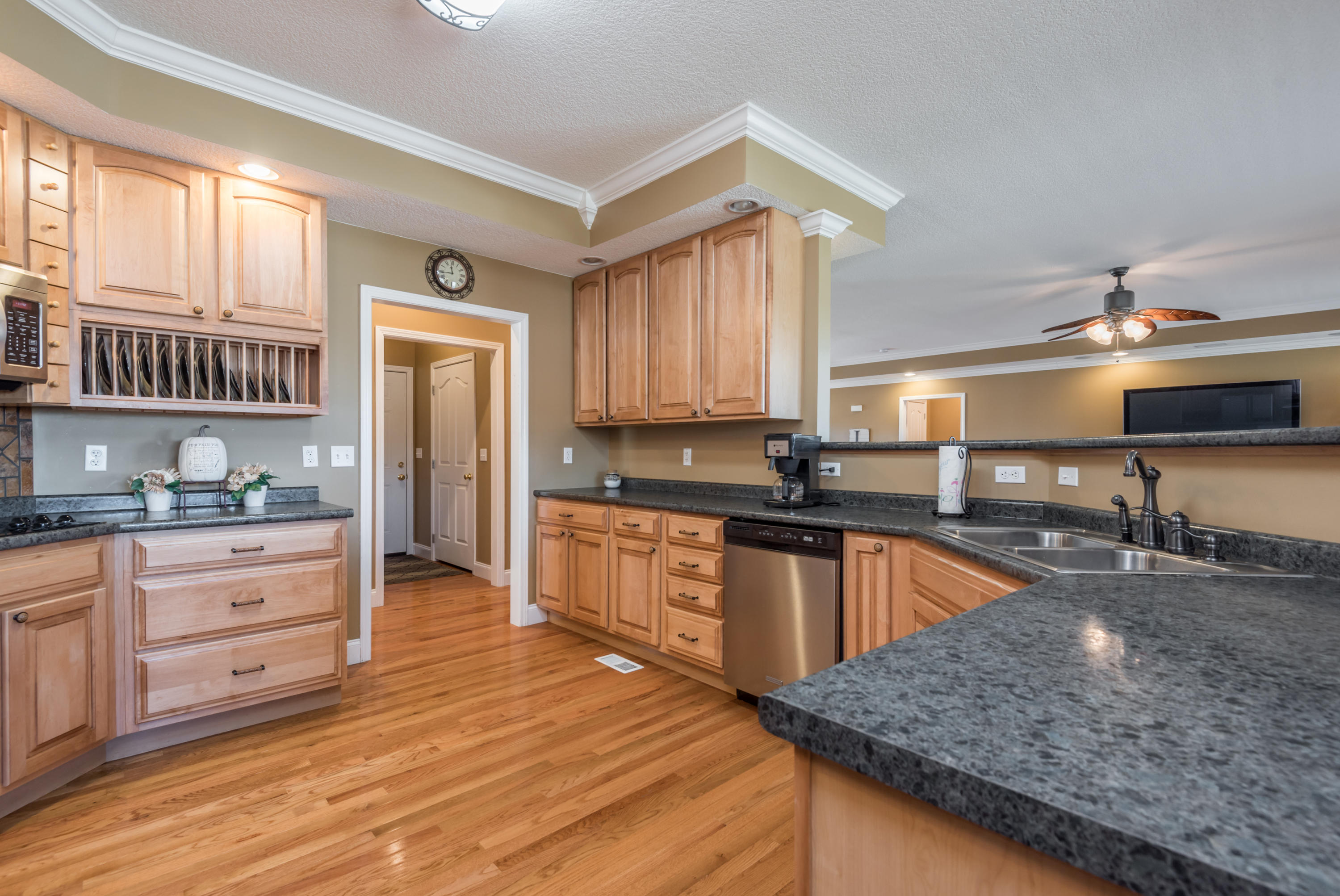 454 Mahoney Road Oliver Springs, TN 37840 - Photo 7 of 29 454MahoneyRd-14