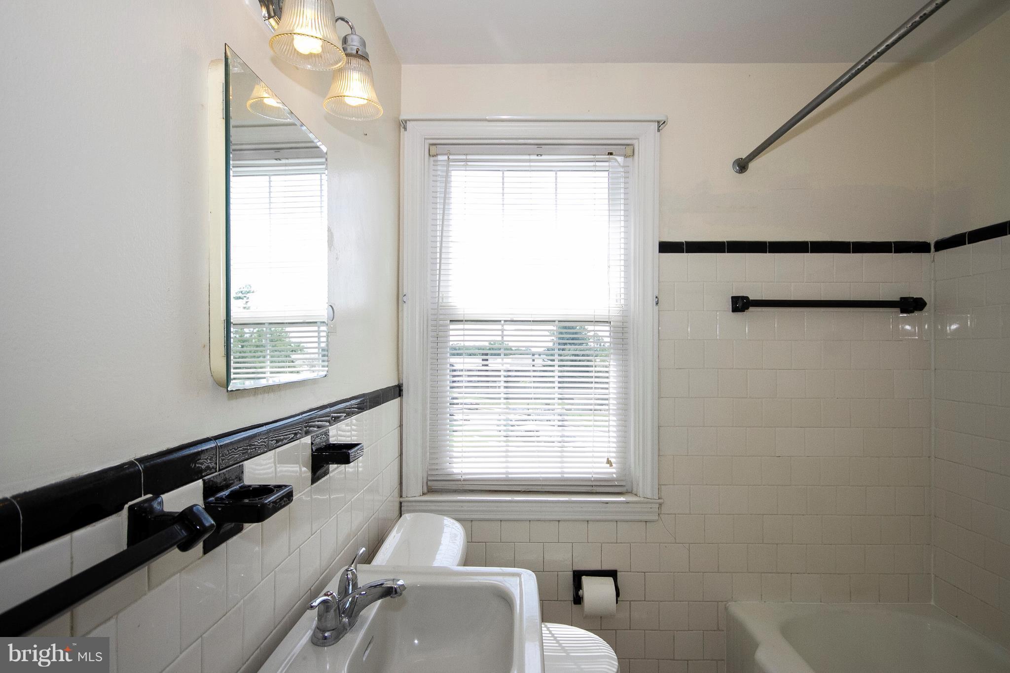 404 Greenlow Road Baltimore, MD 21228 - Photo 11 of 16 Ceramic Hall Bath