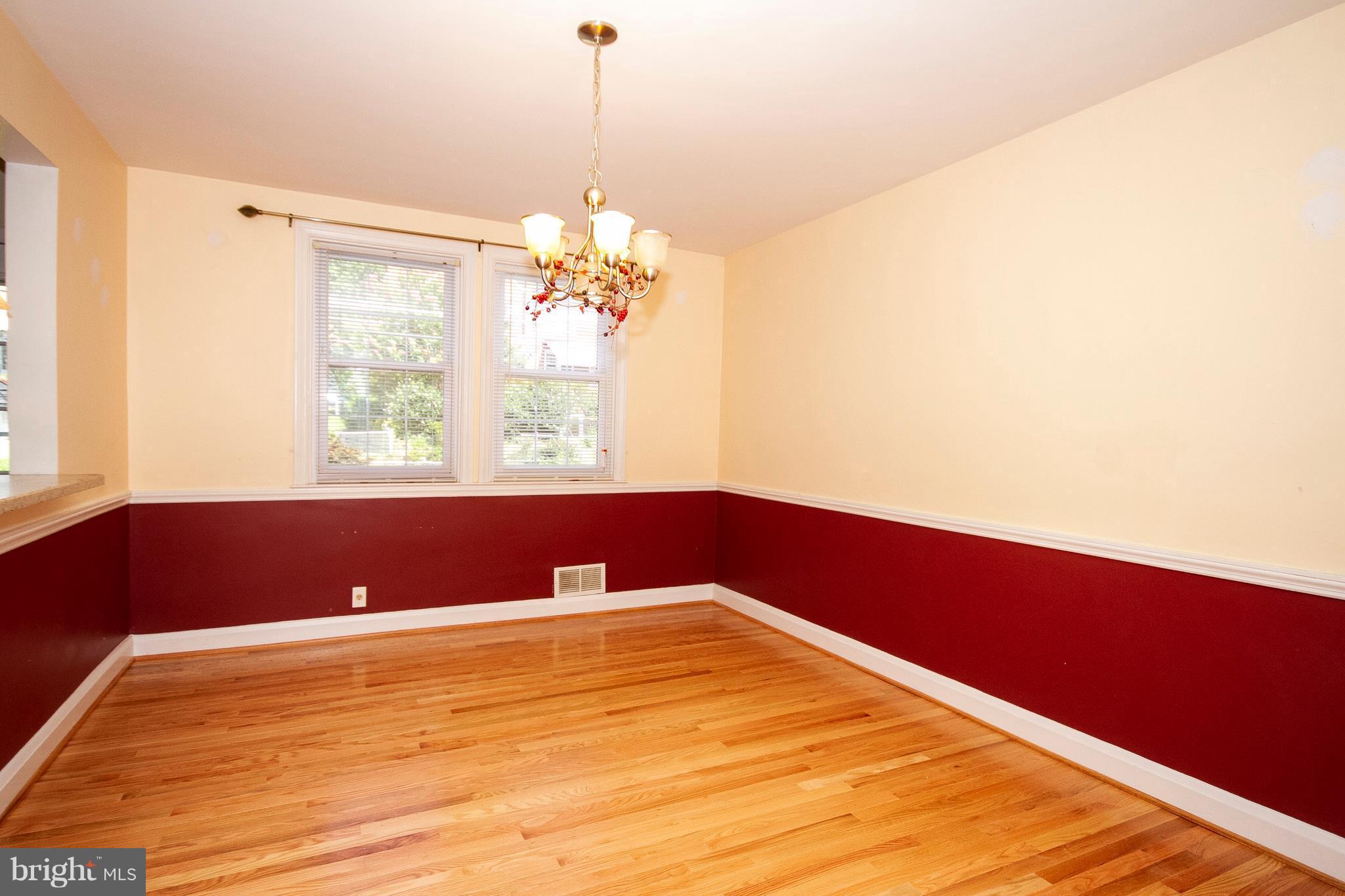 404 Greenlow Road Baltimore, MD 21228 - Photo 4 of 16 Dining Room