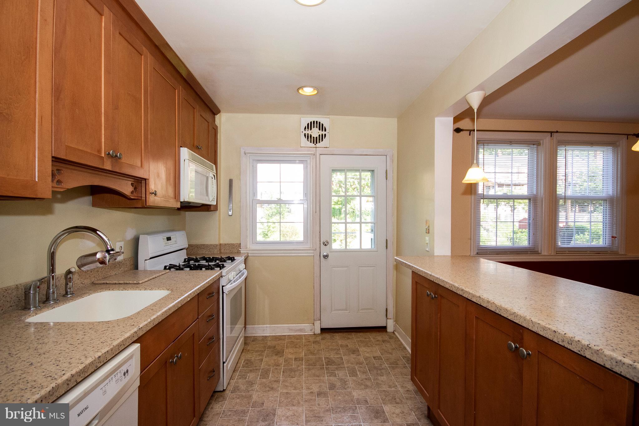 404 Greenlow Road Baltimore, MD 21228 - Photo 5 of 16 Kitchen