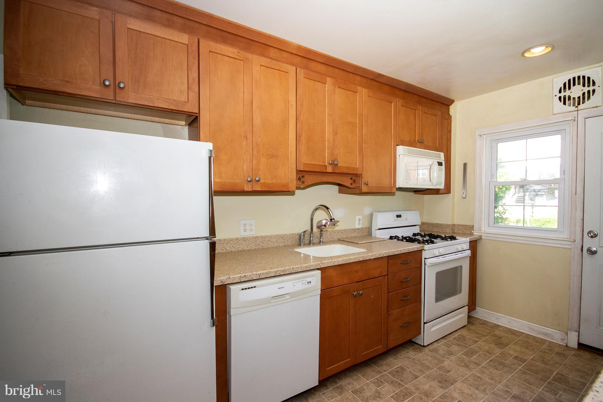 404 Greenlow Road Baltimore, MD 21228 - Photo 7 of 16 Kitchen