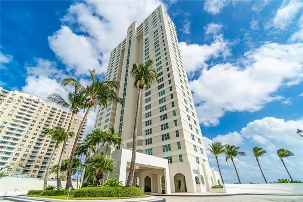 $4,000 | 800 Claughton Island Drive, Unit 1604, Miami, FL 33131
