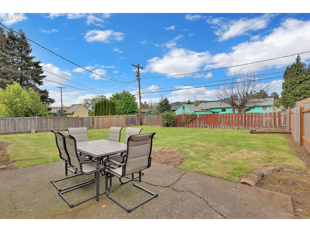 3227 Partridge Way Springfield, OR 97477 - Photo 6 of 42 Gallery Image 6
