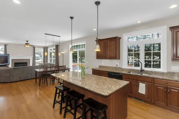$799,900 | 12 Fox Run, Easthampton, MA 01027