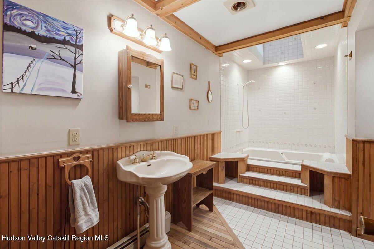 199 Paddock Road Cairo, NY 12413 - Photo 16 of 31 16-1st Floor bathroom