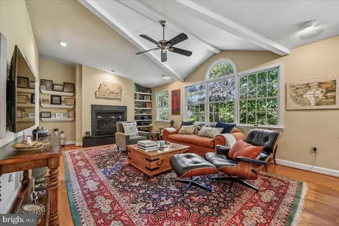 $1,375,000 | 6 Old Stage Court, Rockville, MD 20852