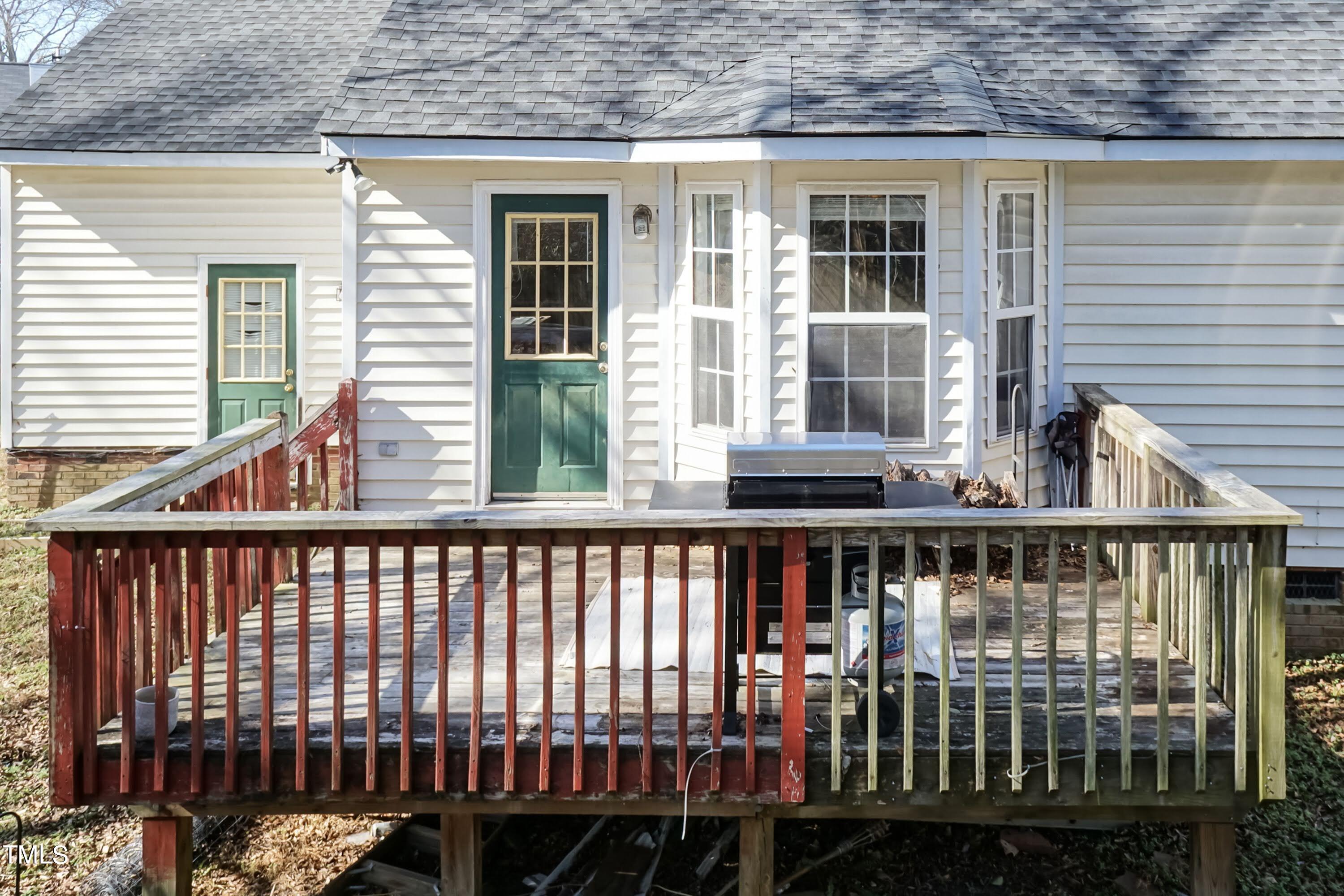 5708 Angelfish Court Raleigh, NC 27610 - Photo 22 of 29 Deck 01