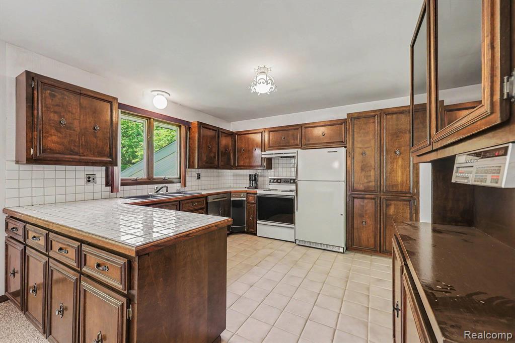 1457 West Avon Road Rochester Hills, MI 48309 - Photo 4 of 42