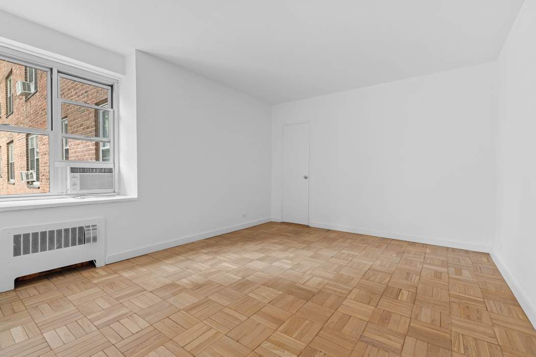 475 FDR Drive, Unit L804 Manhattan, NY 10002 - Photo 14 of 17 an empty room with windows