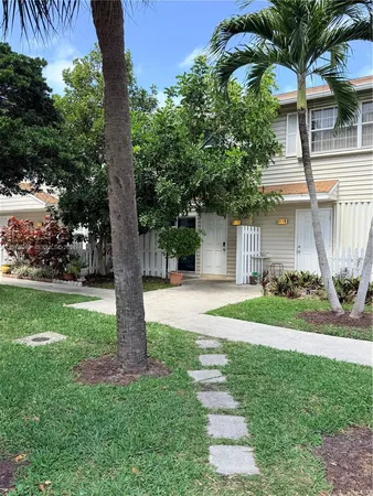 $3,000 | 2533 Northeast 15th Street, Pompano Beach, FL 33062