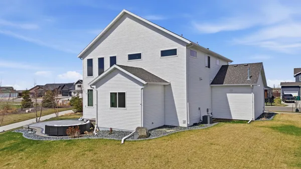 $629,900 | 7898 Northern Lgts Avenue, Horace, ND 58047