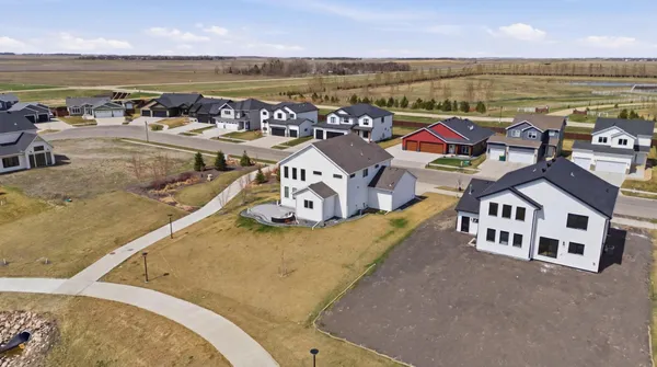 $629,900 | 7898 Northern Lgts Avenue, Horace, ND 58047